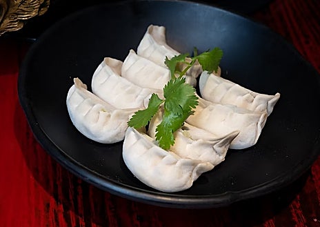 Imagen secundaria 1 - Yuanlaosi: el primer restaurante de hot pot chino llega al centro de Sevilla