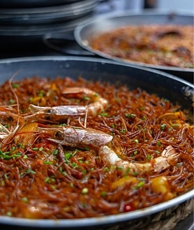 Imagen secundaria 2 - Pepe Cobos, fundador de El Pimpi, recibe el Premio Nacional de Hostelería al Mejor Empresario