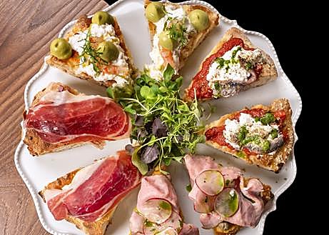 Imagen secundaria 1 - Sesto Gusto elige Sevilla para iniciar su internacionalización: llega a la Plaza del Pan un italiano innovador