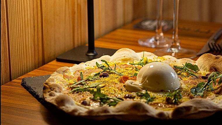 Una de las pizzas propuestas para una cena romántica en Restaurante Si Quiero