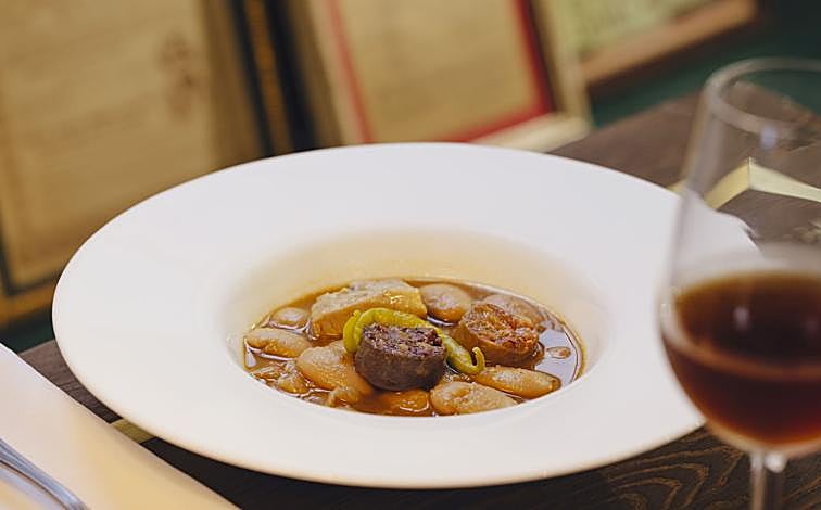 Imagen principal - Casa Inquieta abre para darle una nueva vida a la Taberna del Alabardero con restaurante, tablao flamenco y terraza rooftop