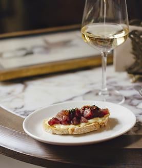 Imagen secundaria 2 - Casa Inquieta abre para darle una nueva vida a la Taberna del Alabardero con restaurante, tablao flamenco y terraza rooftop
