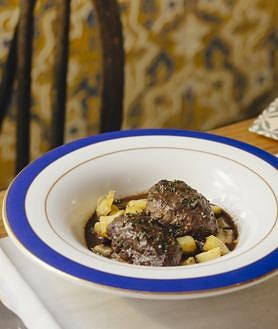 Imagen secundaria 2 - Casa Inquieta abre para darle una nueva vida a la Taberna del Alabardero con restaurante, tablao flamenco y terraza rooftop