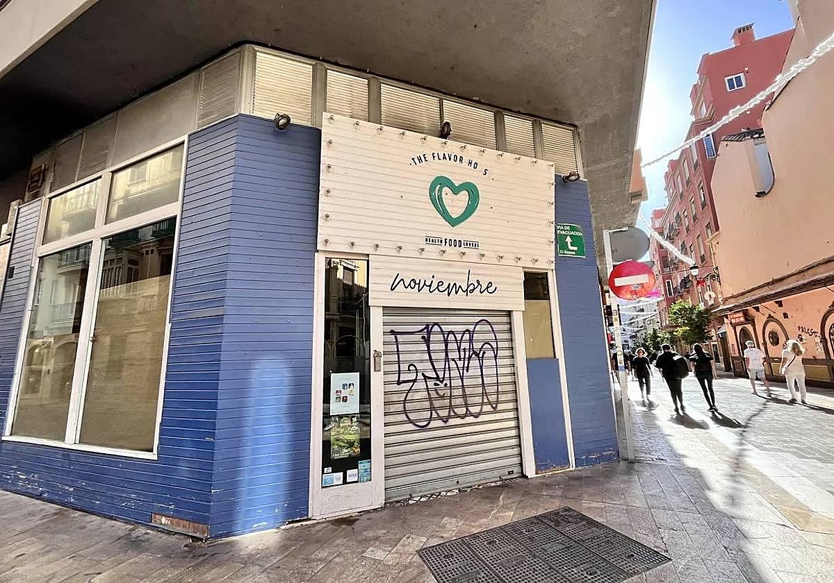 Fachada de Noviembre, ya cerrado