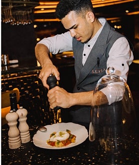 Imagen secundaria 2 - Imágenes de Leña, el restaurante de Dani García en Puente Romano, en Marbella