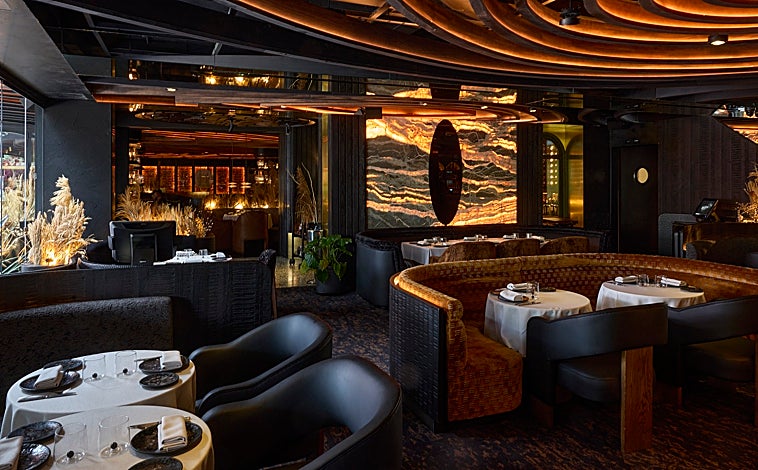 Imagen principal - Imágenes de Leña, el restaurante de Dani García en Puente Romano, en Marbella