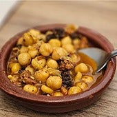 Tapa de guiso de garbanzos de El Lechuguita, uno de los bares de Ronda que recomendamos en esta ruta gastronómica