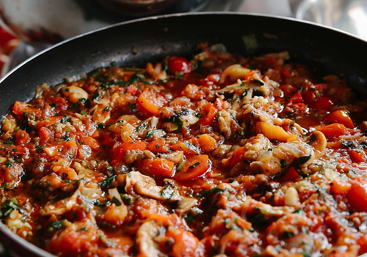 Boloñesa con pisto de verduras y puré de patatas