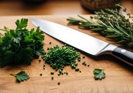 Así afilo mis cuchillos en menos de 1 minuto (y sólo con papel de aluminio)