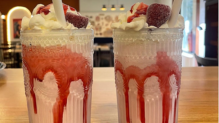 También ofrecen milkshakes, matchas, chais y todo tipo de cafés