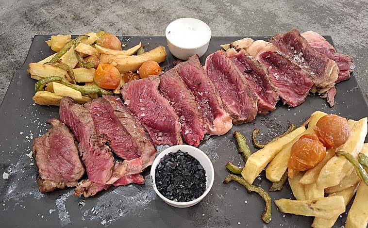 Imagen principal - Entrecot de novillo argentino, presa ibérica y carrilada estofada