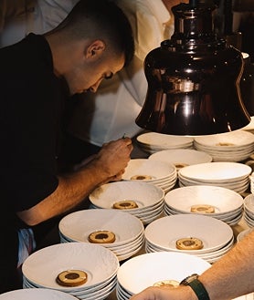 Imagen secundaria 2 - Homenaje a Martín Berasategui en Puente Romano: una velada con mucho &#039;garrote&#039; en Marbella