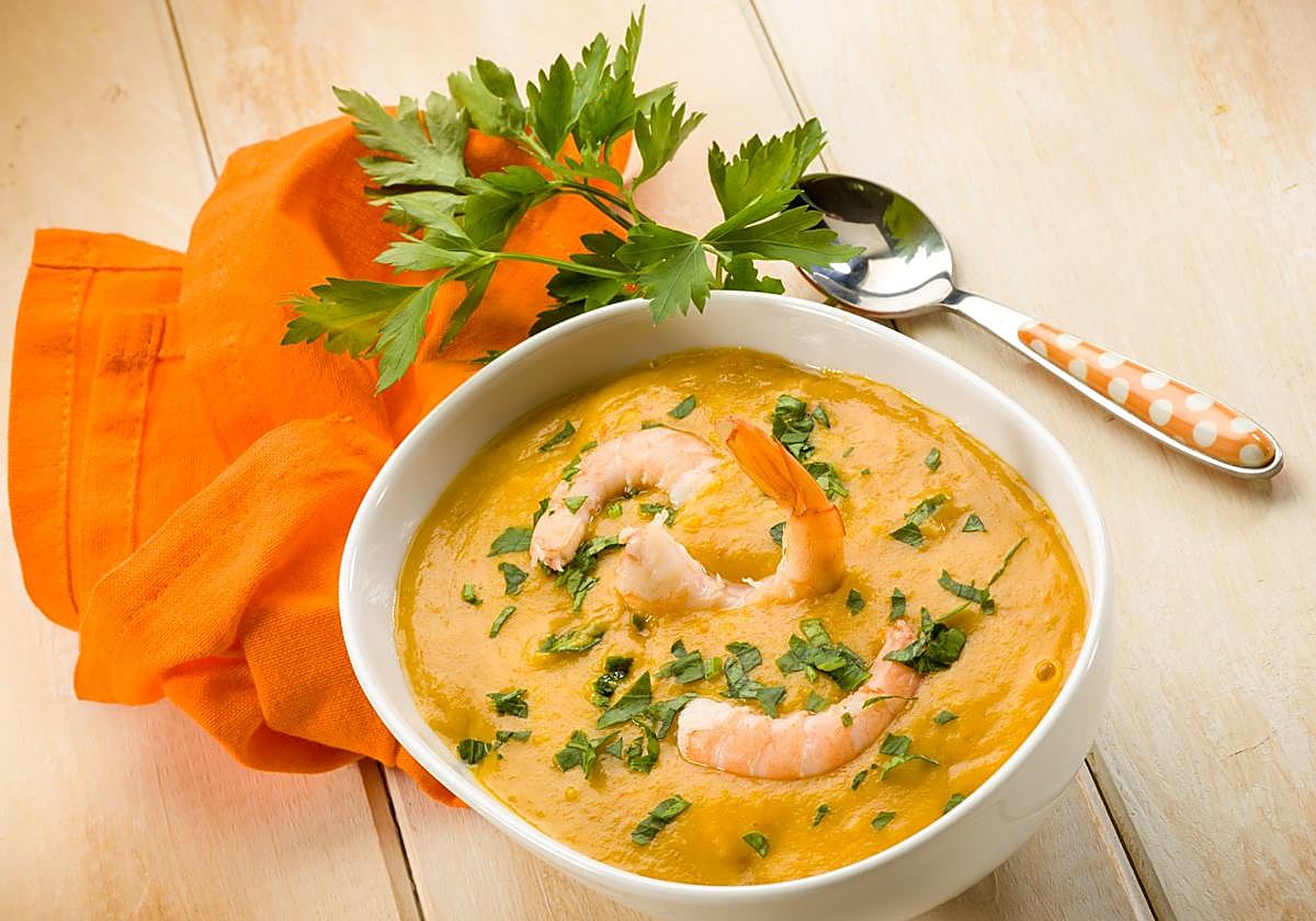 Crema de mariscos y langostinos: la receta que puedes probar antes de Navidad