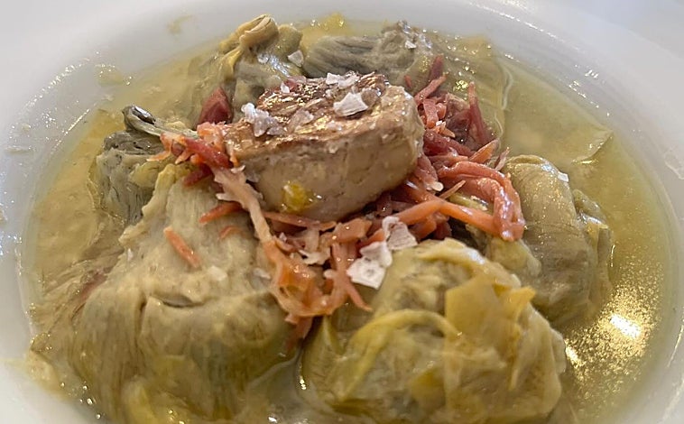 Imagen principal - Diferentes opciones de alcachofas a la Montillana en Más Solera (Córdoba)