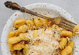 Gnocchis con salsa de puerro y calabacín