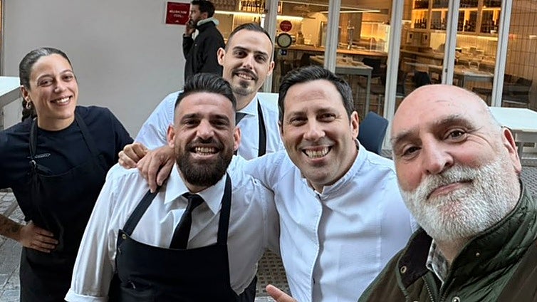 El restaurante de Sevilla que ha enamorado al chef José Andrés: «Sevilla es una de las ciudades más bellas del mundo, con restaurantes de lujo y tapas populares en cada esquina»