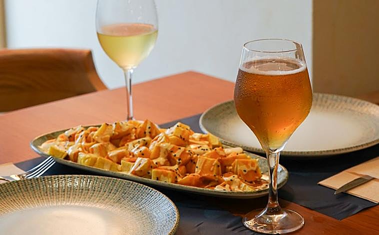 Imagen principal - Turuleta, aire fresco para la calle Betis con la experiencia de El Sella y Gascona