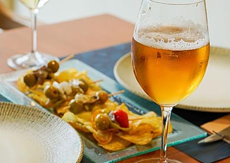 Imagen secundaria 1 - Turuleta, aire fresco para la calle Betis con la experiencia de El Sella y Gascona