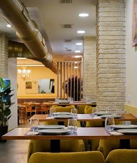 Imagen secundaria 2 - Turuleta, aire fresco para la calle Betis con la experiencia de El Sella y Gascona