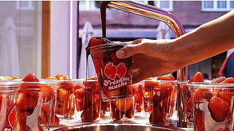 Hot chocolate strawberries