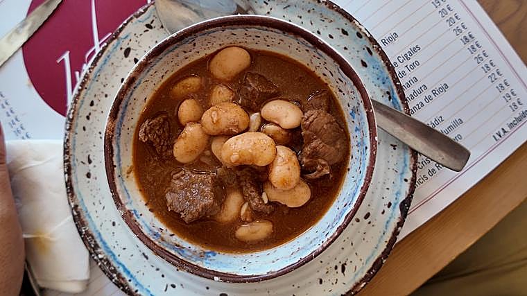 Infanta com feijoada e carne de veado