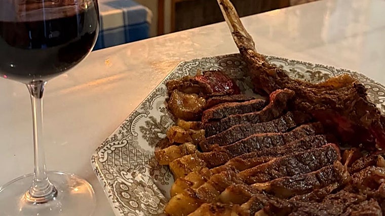 Seleção de carnes e vinhos no Noa Noa Grandbar