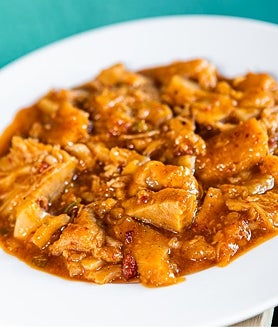 Imagen secundaria 2 - Huevos fritos con patatas y tomate, guiso de menudo y comedor de Casa Batato, en Umbrete