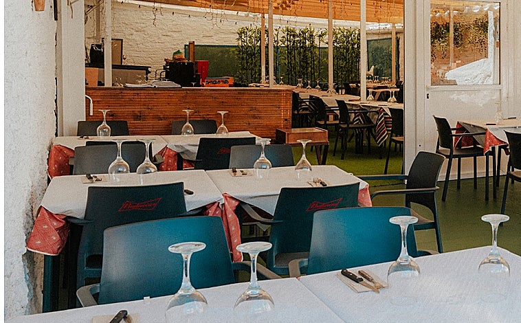 Imagem principal - Sala de jantar e terraço de La Casamata.