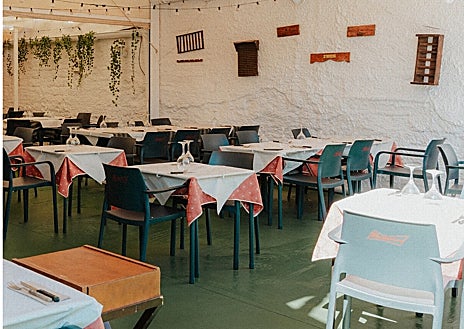 Segunda imagem 1 – Sala de jantar e terraço de La Casamata.