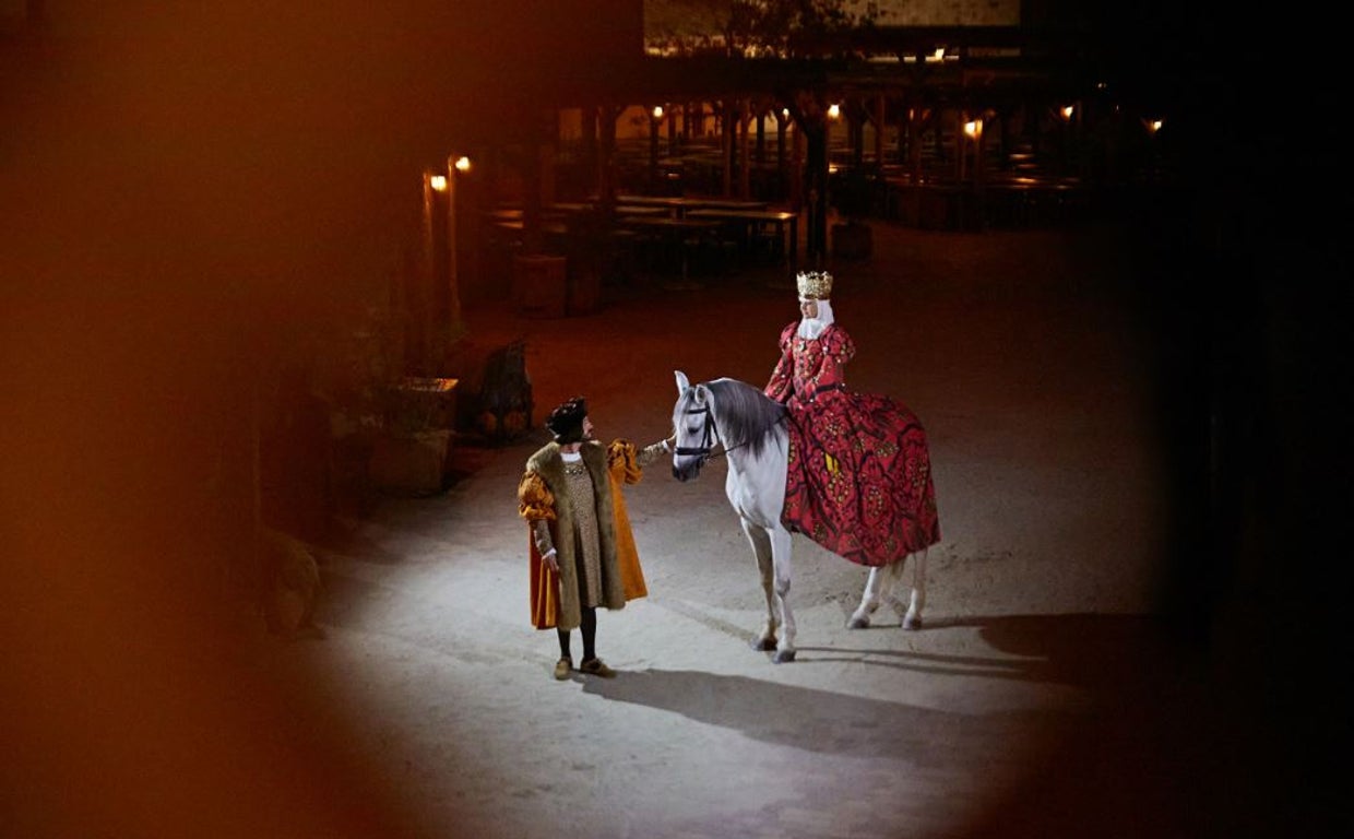 Escena nocturna en el parque de Puy du Fou, en Toledo.