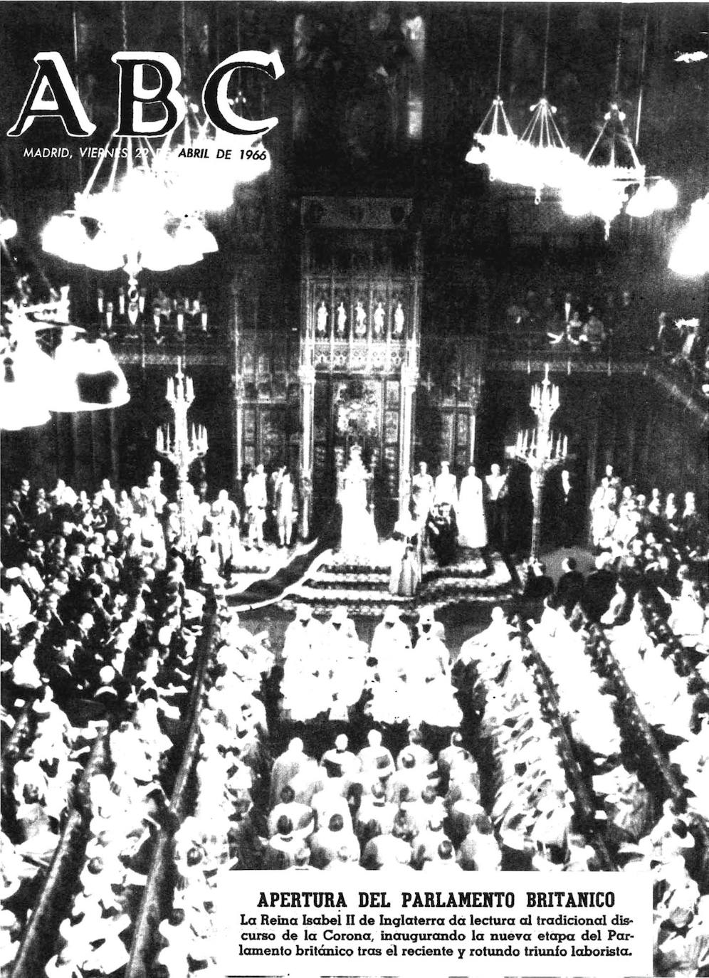 El 22 de abril de 1966, ABC le dedicaba esta otra portada con motivo del comienzo de una nueva legislatura. «La Reina Isabel II de Inglaterra da lectura al tradicional discurso de la Corona, inaugurando la nueva etapa del Parlamento británico tras el reciente y rotundo triunfo laborista», explicaba. 