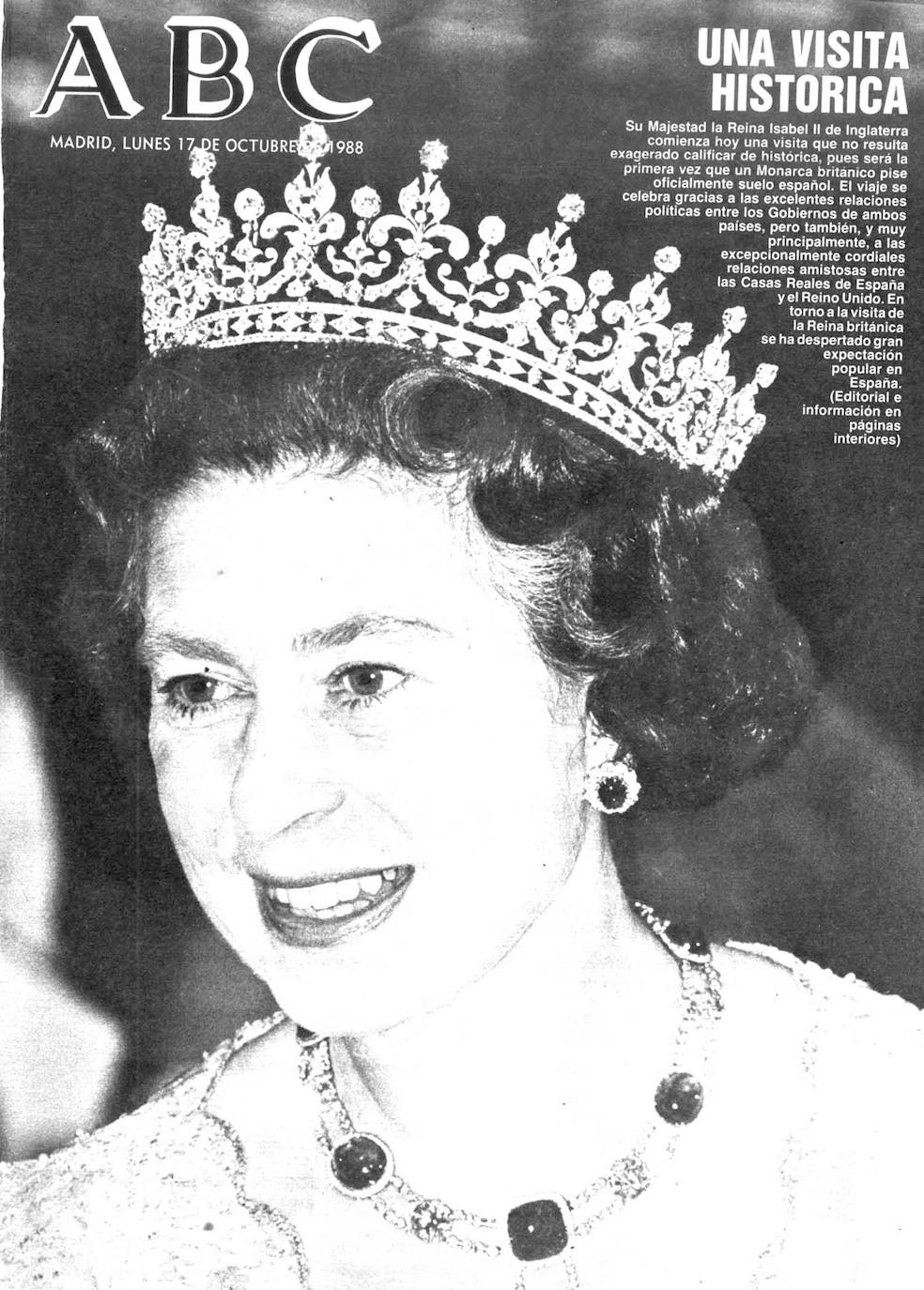 ABC, 17 de octubre de 1988: «Su Majestad la Reina Isabel II de Inglaterra comienza hoy una visita que no resulta exagerado calificar de histórica, pue será la primera vez que un Monarca británico pise oficialmente suelo español. El viaje se celebra gracias a las excelentes relaciones políticas entre los Gobiernos de ambos países, pero también, y muy principalmente, a las excepcionalmente cordiales relaciones amistosas entre las Casas Reales de España y el Reino Unido. En torno a la visita de la Reina británica se ha despertado gran expectación popular en España».