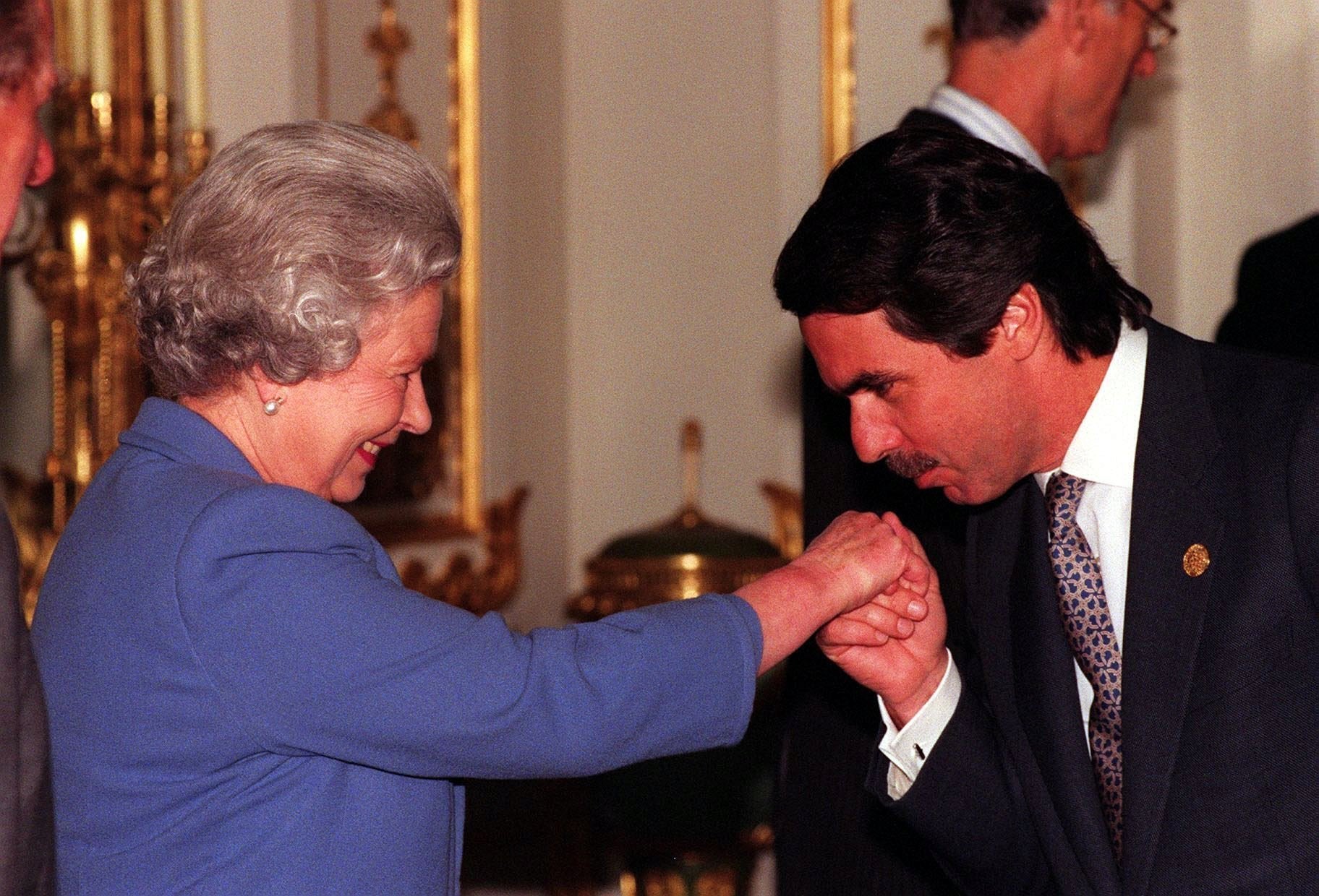 Años después de la visita a Madrid, el presidente José María Aznar acudió al Palacio de Buckingham el 12 de marzo de 1998, donde los jefes de Estado europeos se reunieron antes de la Conferencia Europea de dos días.