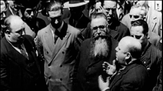 El que fuera ministro de la II República Española Indalecio Prieto (d), y el alcalde de Madrid en la época Pedro Rico (i), en un noticiario realizado por la Fox Movietone