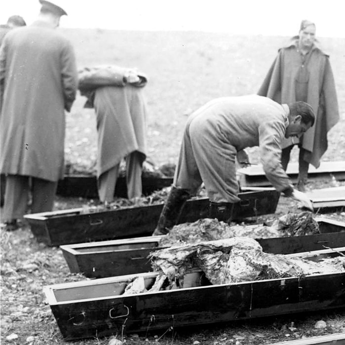 Checas, represión y matanzas en Paracuellos: el lado más oscuro del comunismo que ha olvidado Correos