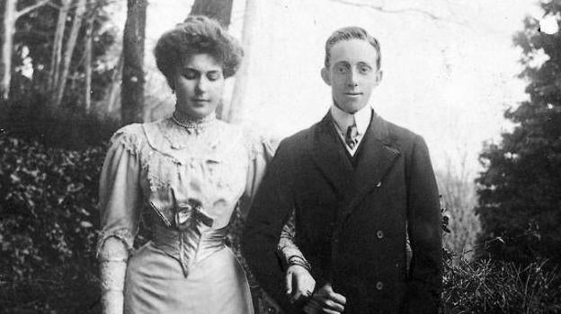 Alfonso y su prometida, la futura Reina Victoria Eugenia.