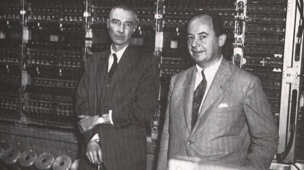 J. Robert Oppenheimer y John von Neumann en 1952