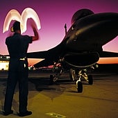 Barato, maniobrable y letal: los secretos del F-16, el caza con 40 años que EE.UU. podría enviar a Ucrania