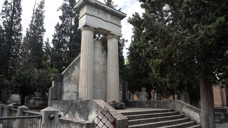 El cementerio secreto donde yacen olvidados los grandes ídolos de la Segunda República