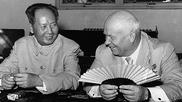 Nikita Kruschev, en los años cincuenta, junto a Mao Tse Tung