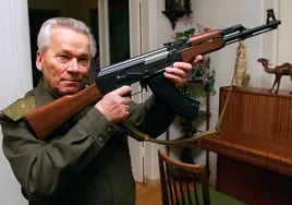 Kaláshnikov: así maltrató la URSS al genio que inventó el fusil de asalto más eficiente del mundo