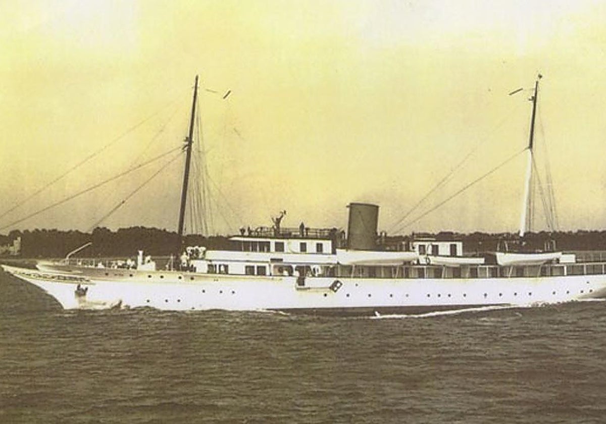 El yate Vita durante su servicio tras la Guerra Civil