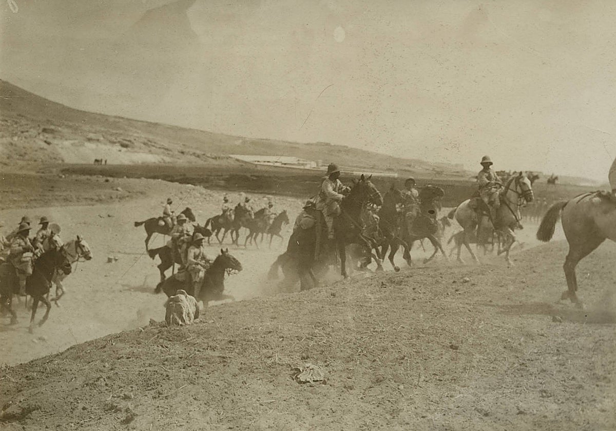 El regreso del escuadrón de la Caballería de Alfonso XII después de su carga