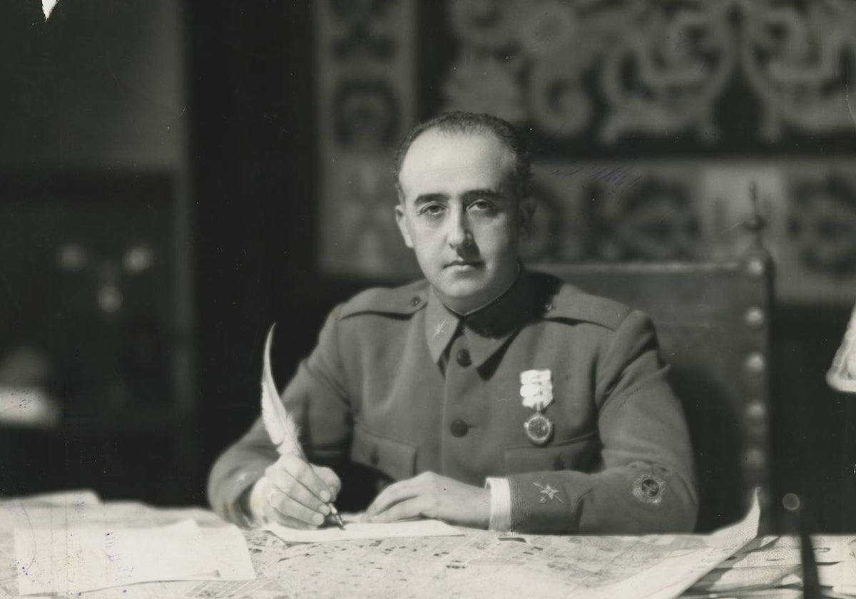 Salamanca, septiembre de 1936. Francisco Franco Bahamonde en su cuartel general de Salamanca.