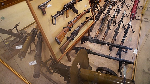 Diferentes armas presentes en el Museo. Entre ellas, una Maxim soviética