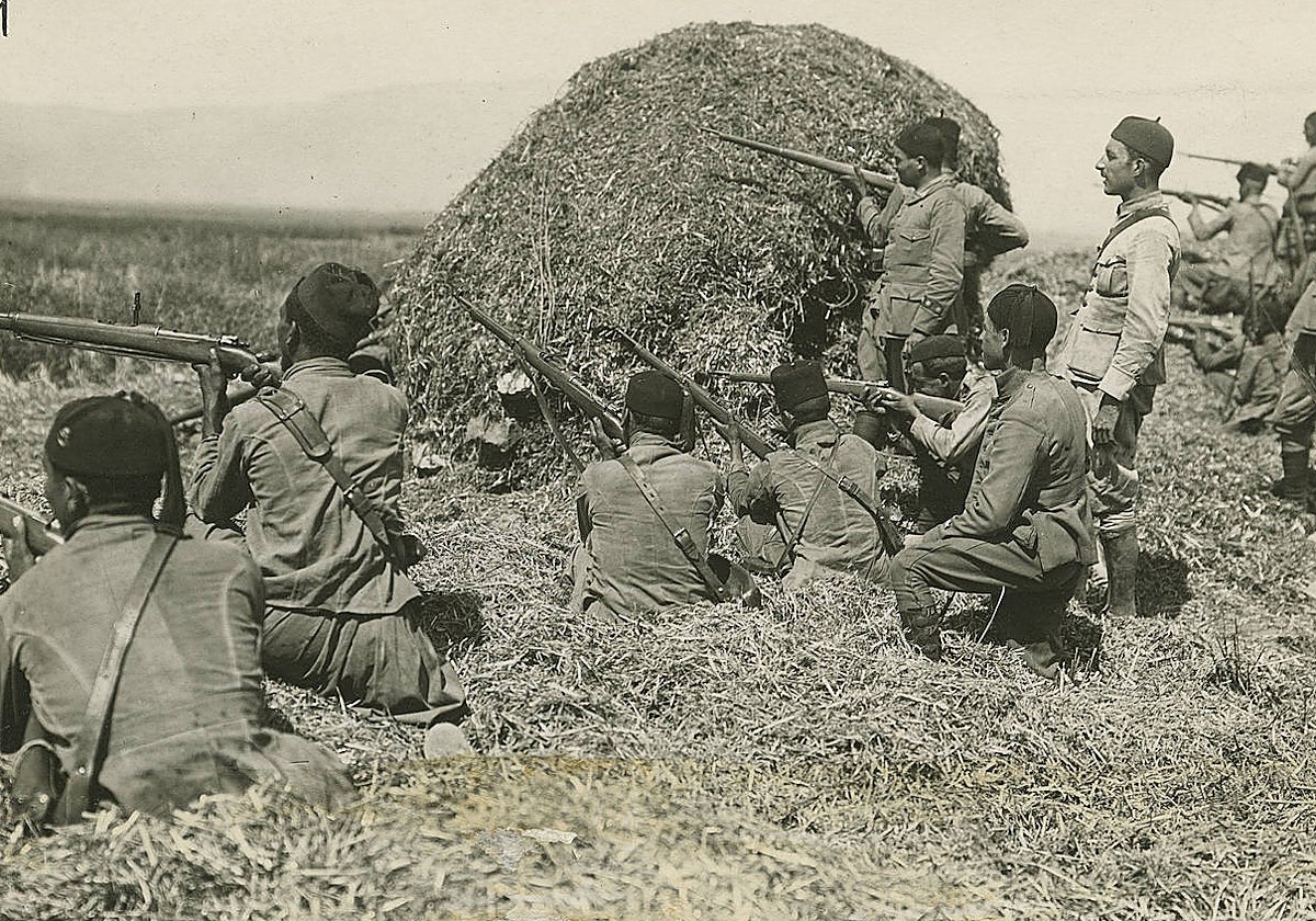 Los regulares persiguiendo a los rebeldes que hicieron resistencia en Zarinna.