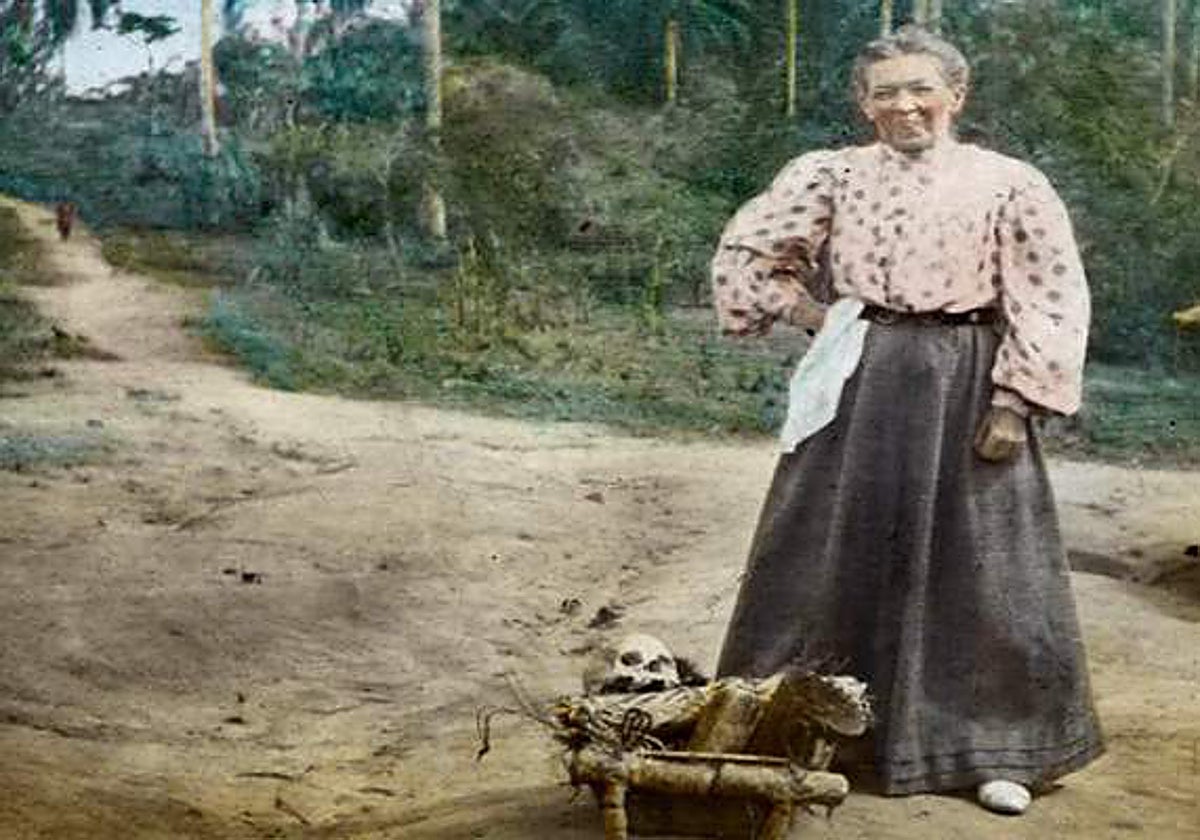 Mary Slessor, junto a una calavera