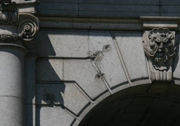 Guerras y asesinatos: la metralla de la Puerta de Alcalá que nos recuerda la funesta historia de España