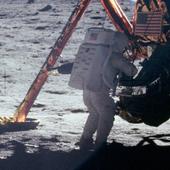 De Hernán Cortés a Neil Armstrong: la historia de los viajeros que han cambiado el mundo