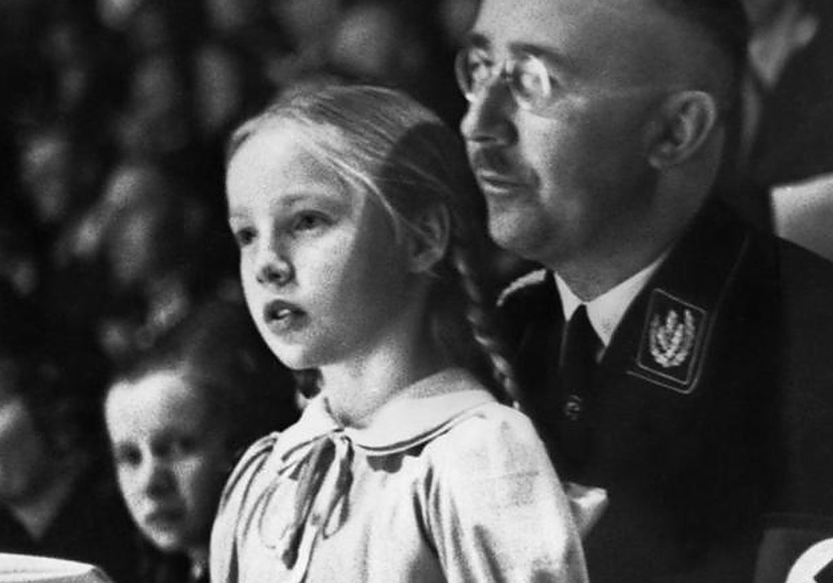 Himmler, fotografiado con su hija Gudrun